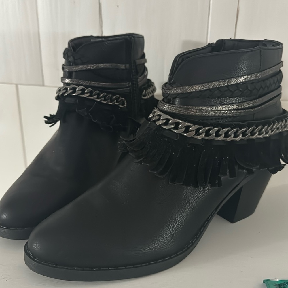 New without tags women’s size 7.5 ankle boots